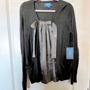 Vera Wang “Simply Vera” light gray, unique sweater with tags